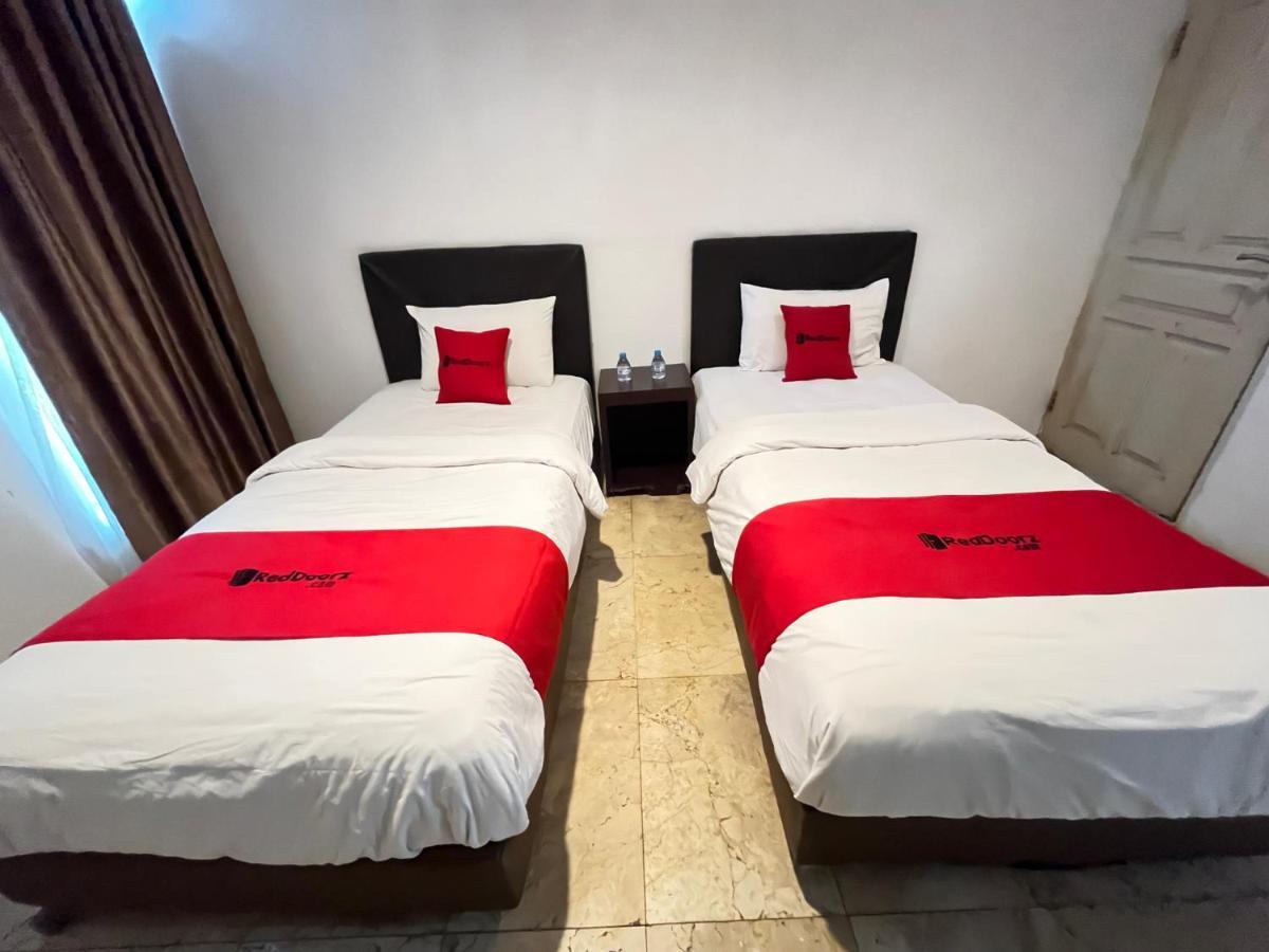 Reddoorz Near Kantor Walikota Manado Buitenkant foto