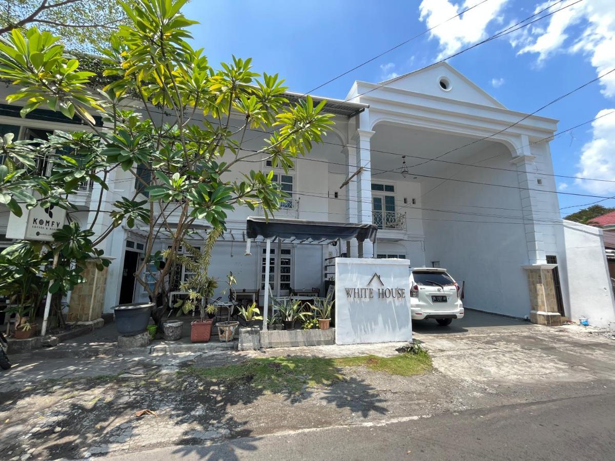 Reddoorz Near Kantor Walikota Manado Buitenkant foto