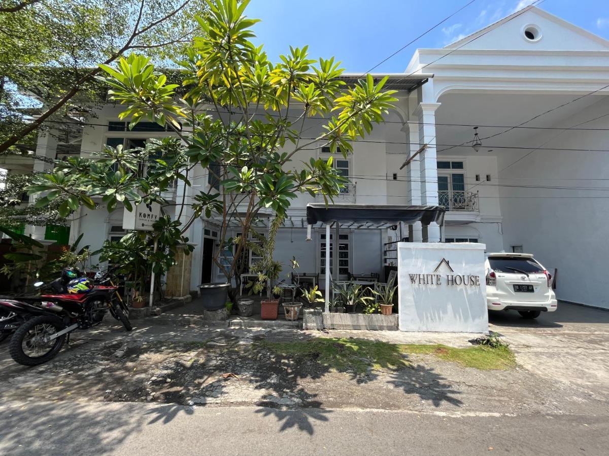 Reddoorz Near Kantor Walikota Manado Buitenkant foto